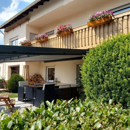 Ferienhaus Mit Zwei Separaten 4 Sterne Wohnungen Bei Limburg 아파트 *