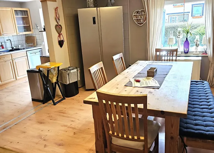 Ferienhaus Mit Zwei Separaten 4 Sterne Wohnungen Bei Limburg 아파트 *